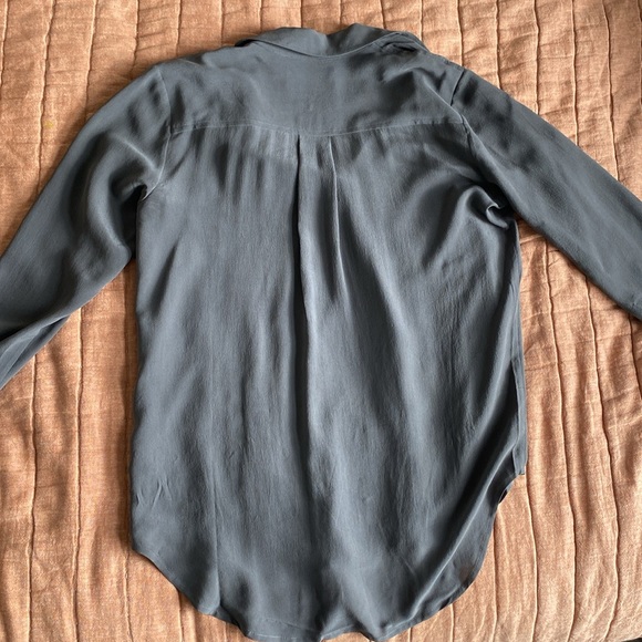 Everlane - The Washable Clean Silk Relaxed Shirt, size 0 - Picture 5 of 5